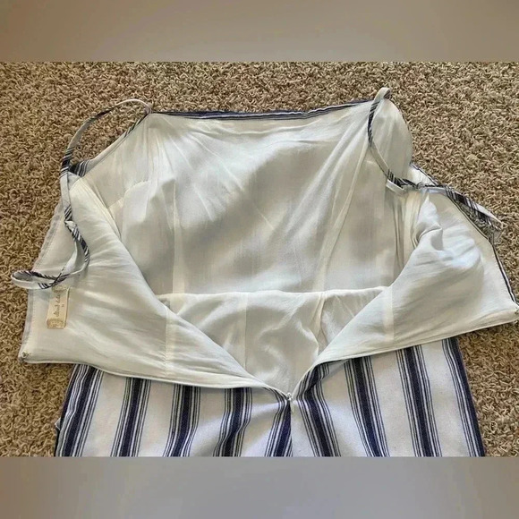 Altar’d State Blue and white striped shorts jumpsuit romper medium - Picture 8 of 10